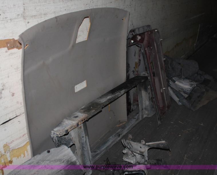 image for item E2800 1992 Chevrolet 3500 extended cab flatbed truck