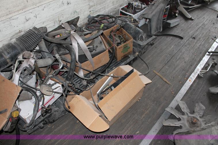 image for item E2800 1992 Chevrolet 3500 extended cab flatbed truck