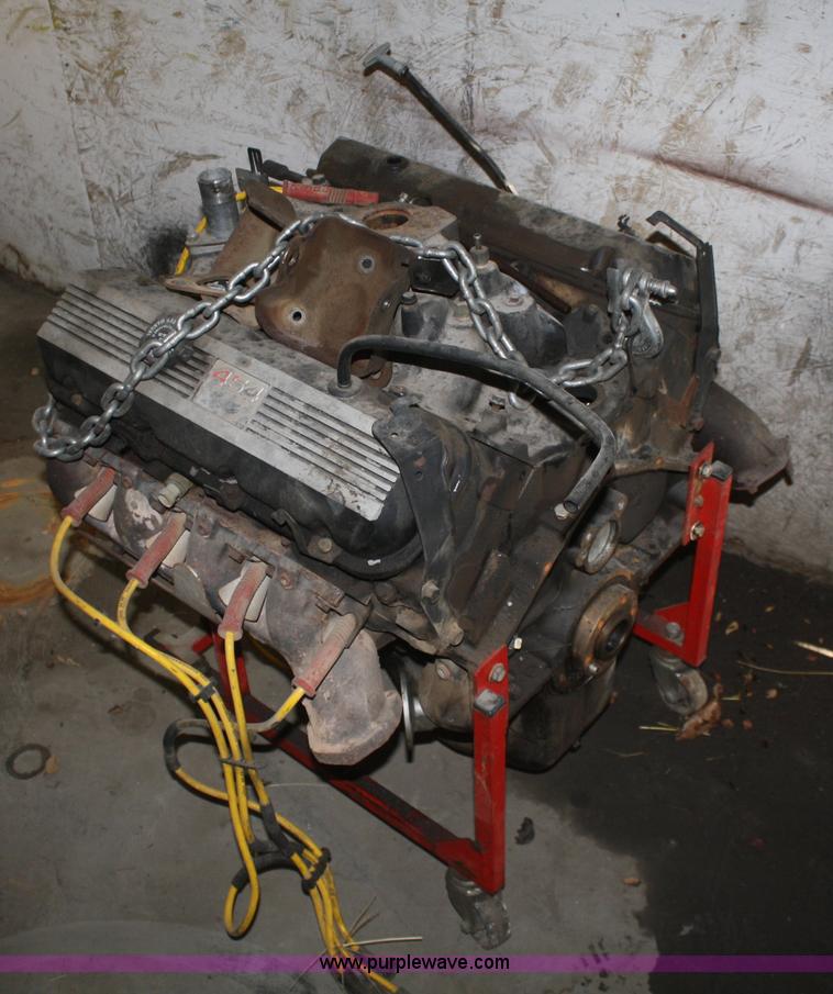 image for item E2800 1992 Chevrolet 3500 extended cab flatbed truck