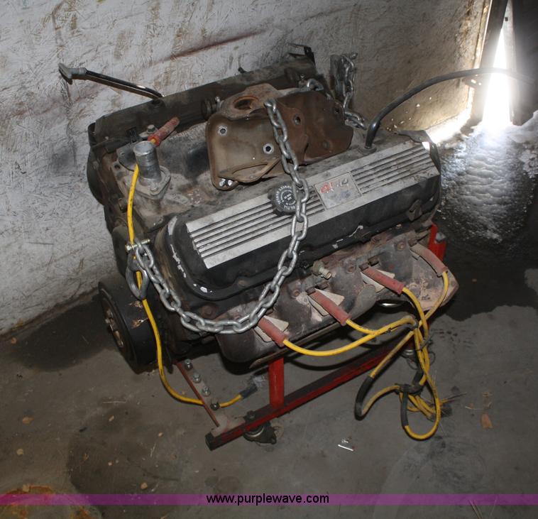 image for item E2800 1992 Chevrolet 3500 extended cab flatbed truck