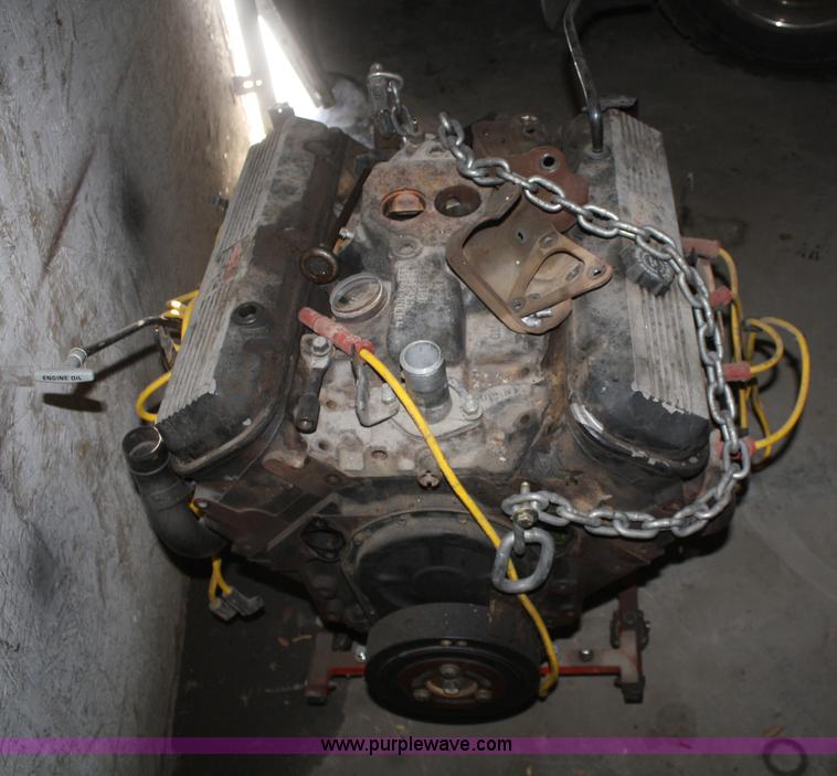 image for item E2800 1992 Chevrolet 3500 extended cab flatbed truck