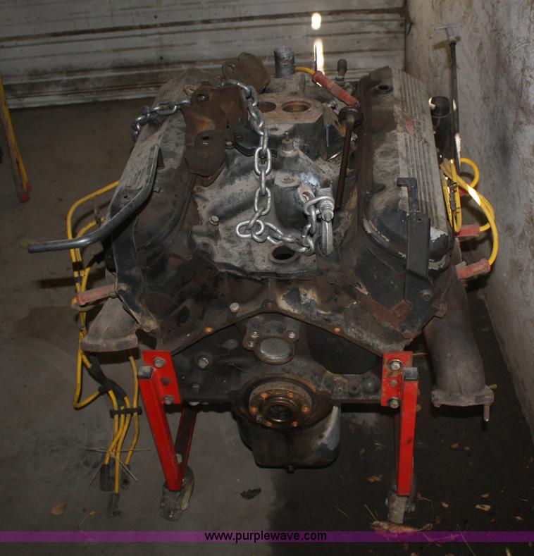 image for item E2800 1992 Chevrolet 3500 extended cab flatbed truck