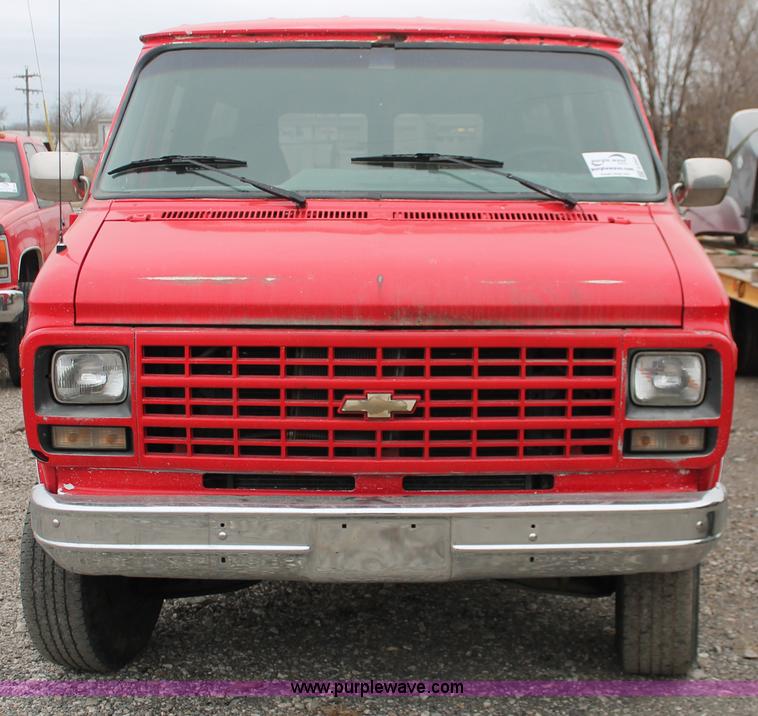 image for item E2801 1992 Chevrolet G30 Sport van