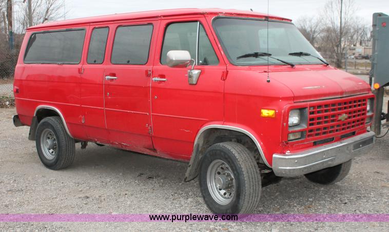 image for item E2801 1992 Chevrolet G30 Sport van