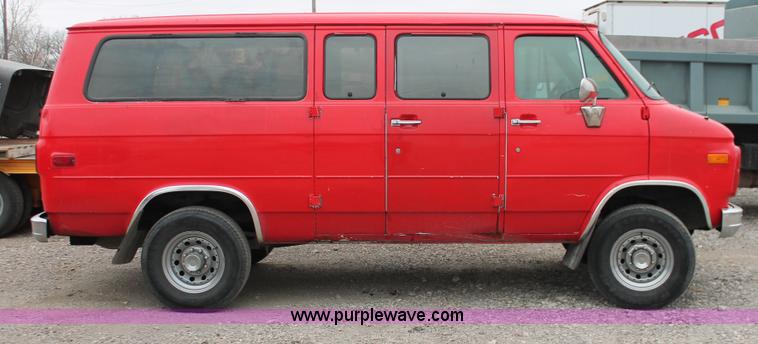 image for item E2801 1992 Chevrolet G30 Sport van