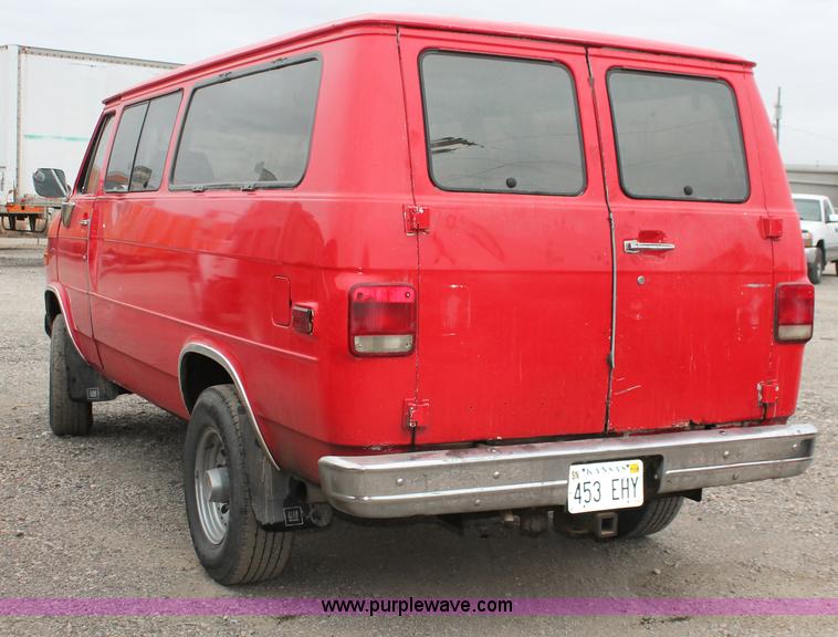image for item E2801 1992 Chevrolet G30 Sport van