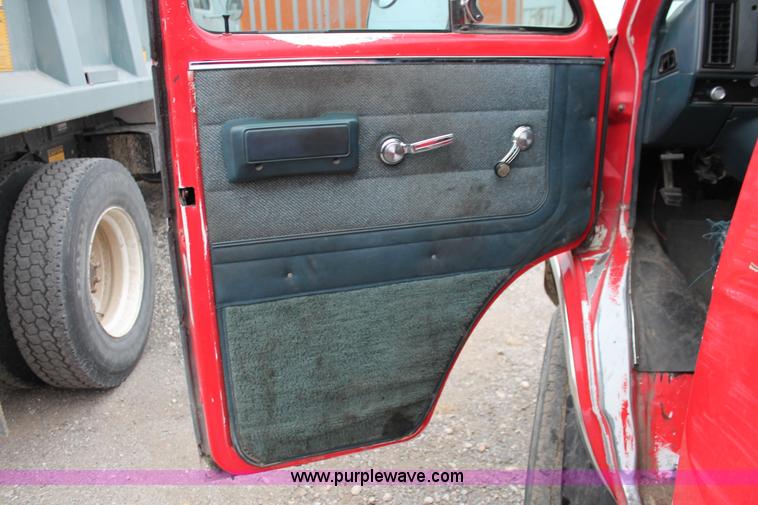 image for item E2801 1992 Chevrolet G30 Sport van