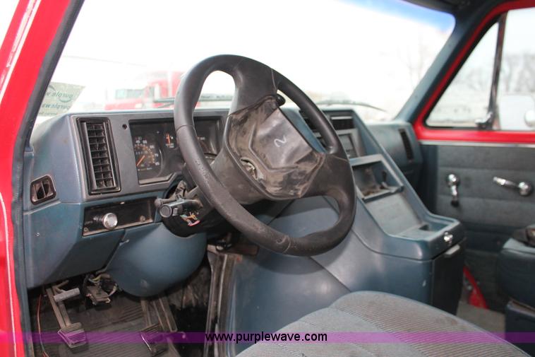 image for item E2801 1992 Chevrolet G30 Sport van