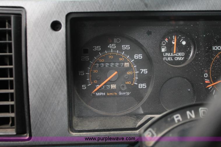 image for item E2801 1992 Chevrolet G30 Sport van