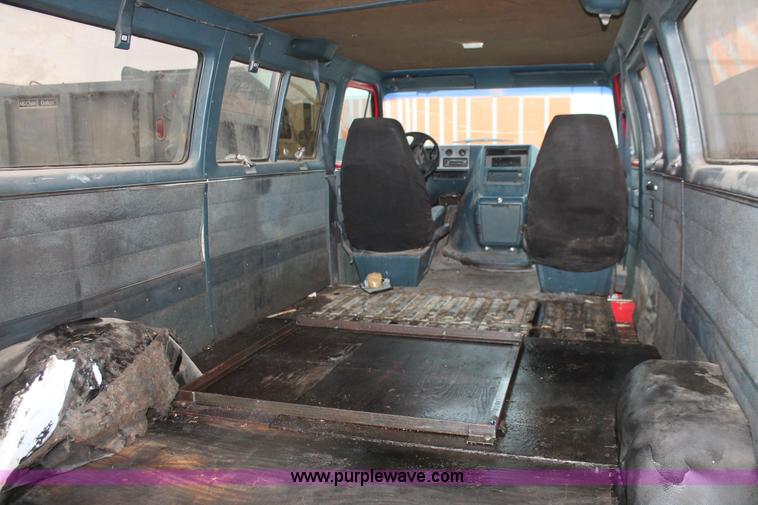 image for item E2801 1992 Chevrolet G30 Sport van