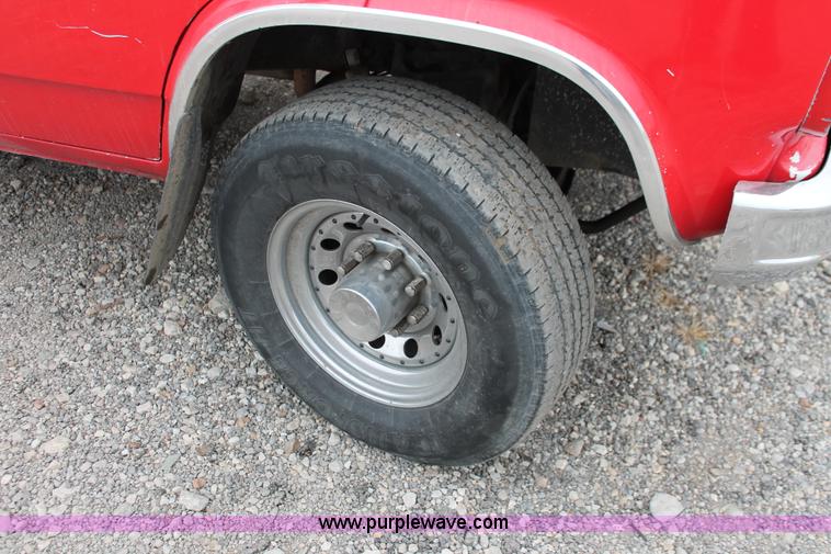 image for item E2801 1992 Chevrolet G30 Sport van