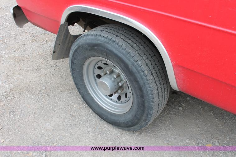 image for item E2801 1992 Chevrolet G30 Sport van