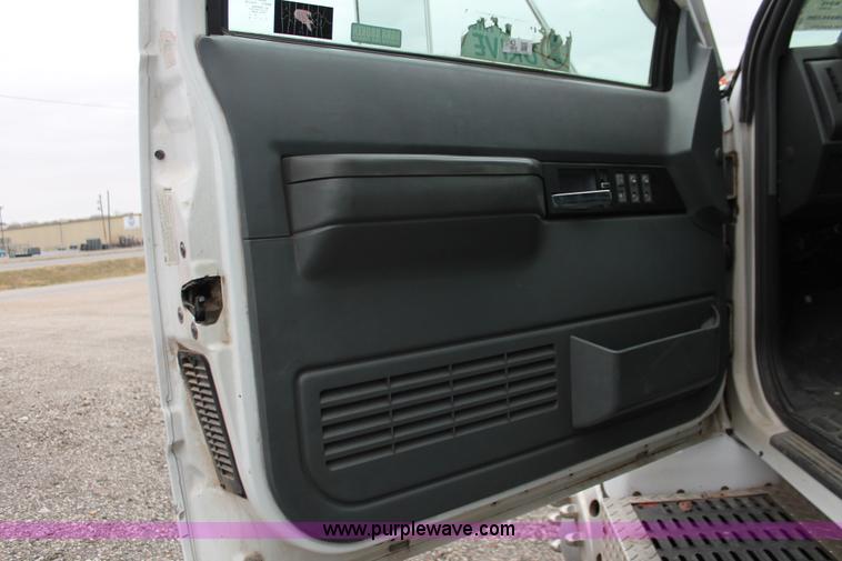 image for item E2802 1997 GMC C6500 box truck