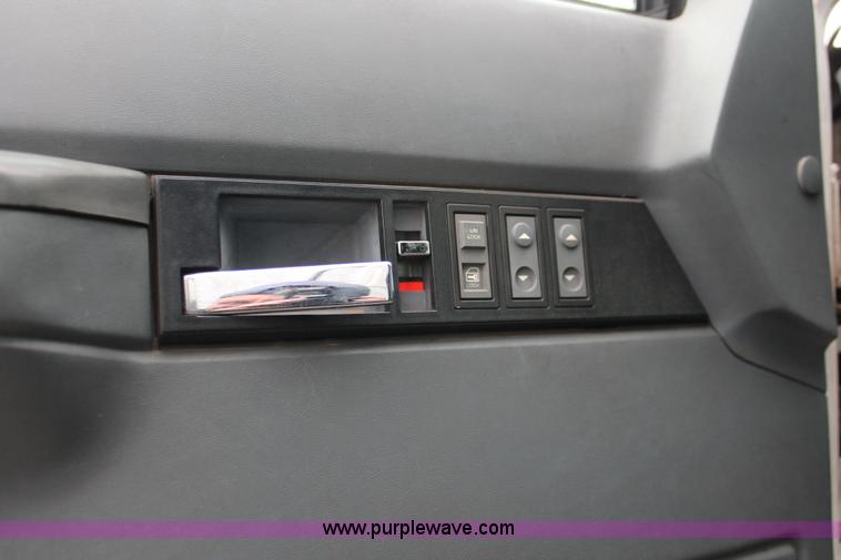 image for item E2802 1997 GMC C6500 box truck