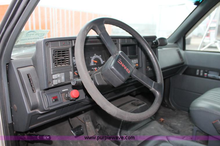 image for item E2802 1997 GMC C6500 box truck