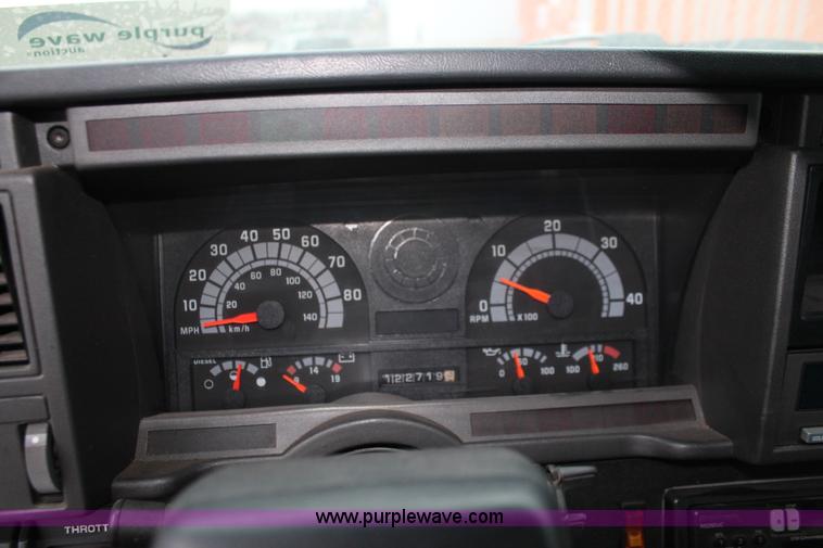 image for item E2802 1997 GMC C6500 box truck