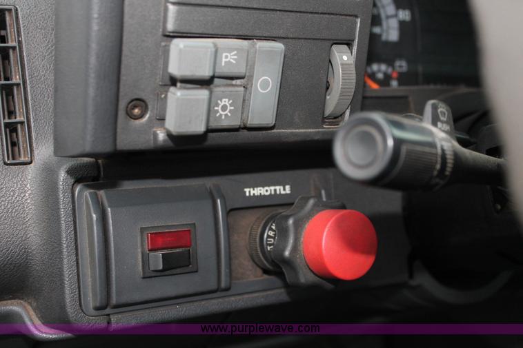 image for item E2802 1997 GMC C6500 box truck