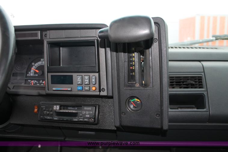 image for item E2802 1997 GMC C6500 box truck