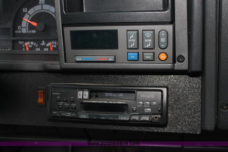 image for item E2802 1997 GMC C6500 box truck