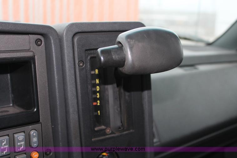 image for item E2802 1997 GMC C6500 box truck