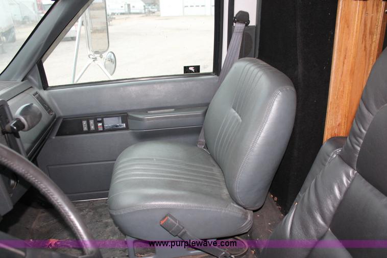 image for item E2802 1997 GMC C6500 box truck