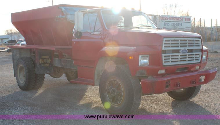 image for item E2804 1983 Ford F8000 lime spreader truck