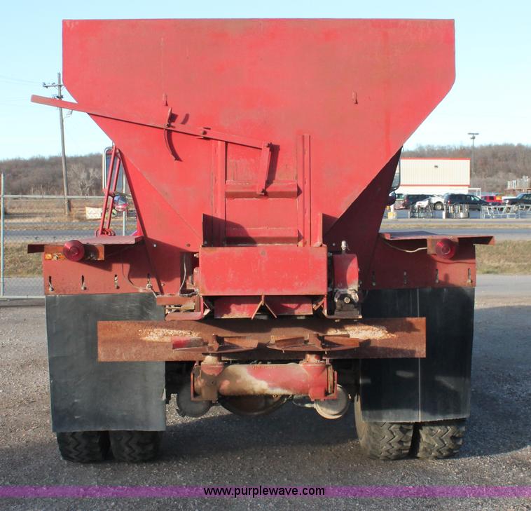 image for item E2804 1983 Ford F8000 lime spreader truck