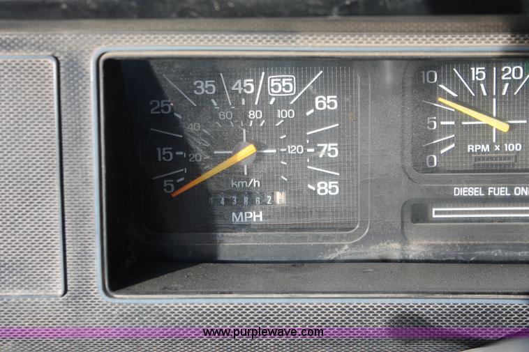 image for item E2804 1983 Ford F8000 lime spreader truck