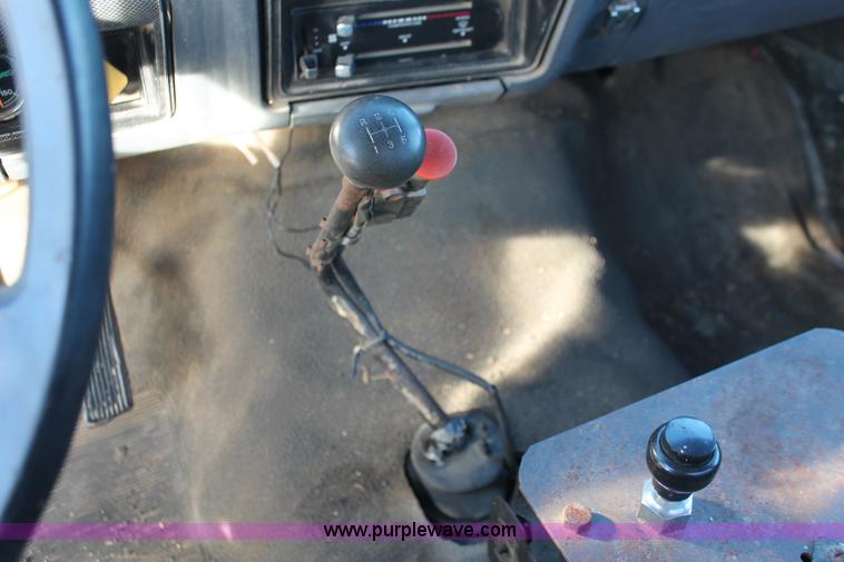 image for item E2804 1983 Ford F8000 lime spreader truck