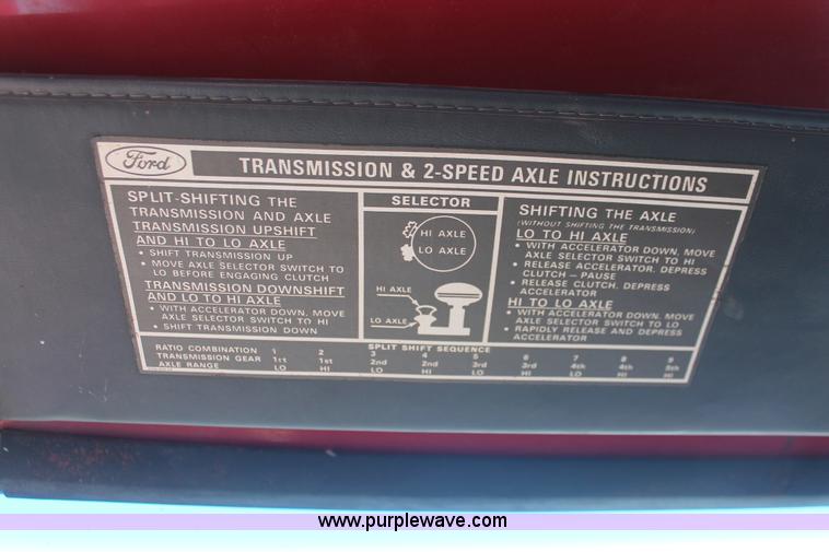 image for item E2804 1983 Ford F8000 lime spreader truck