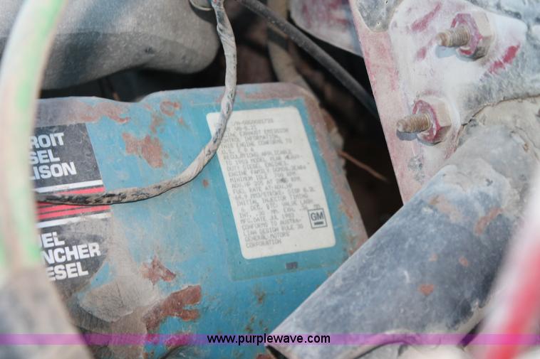 image for item E2804 1983 Ford F8000 lime spreader truck