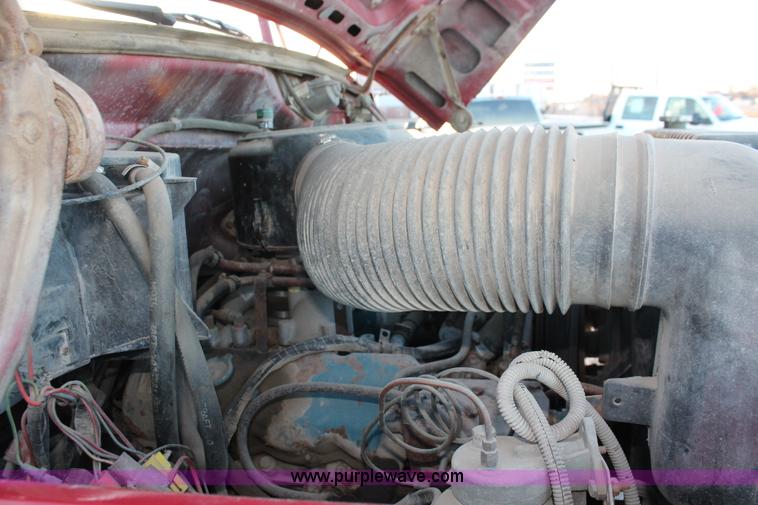 image for item E2804 1983 Ford F8000 lime spreader truck