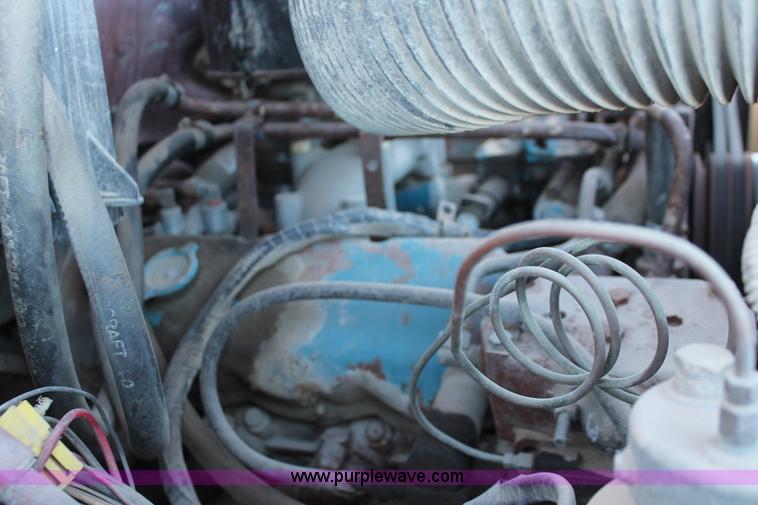 image for item E2804 1983 Ford F8000 lime spreader truck