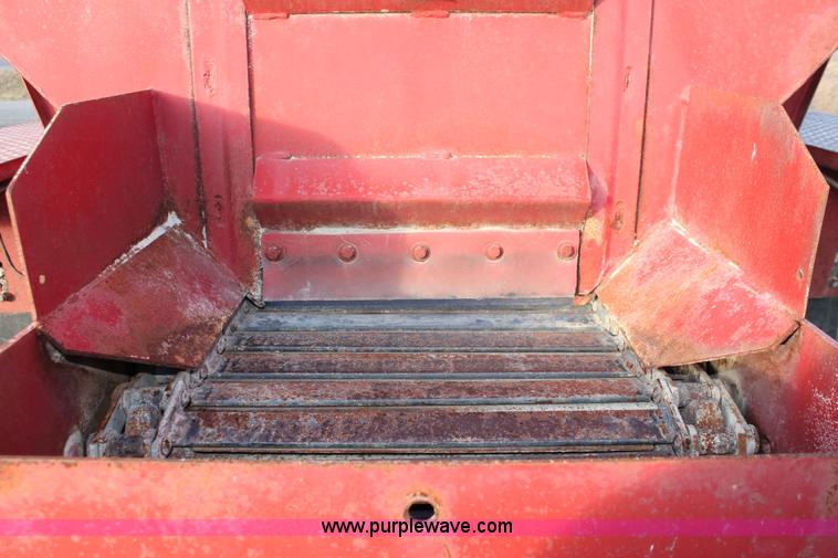 image for item E2804 1983 Ford F8000 lime spreader truck