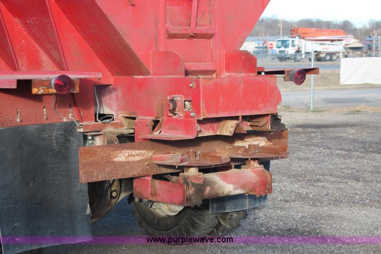 image for item E2804 1983 Ford F8000 lime spreader truck