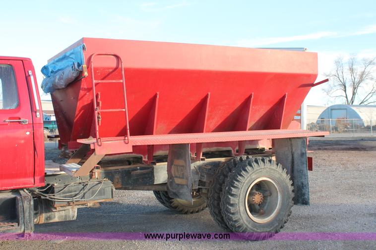 image for item E2804 1983 Ford F8000 lime spreader truck