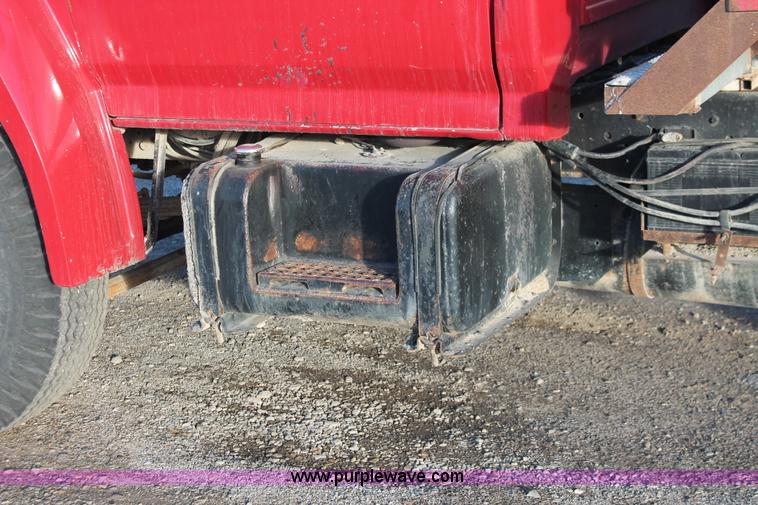 image for item E2804 1983 Ford F8000 lime spreader truck