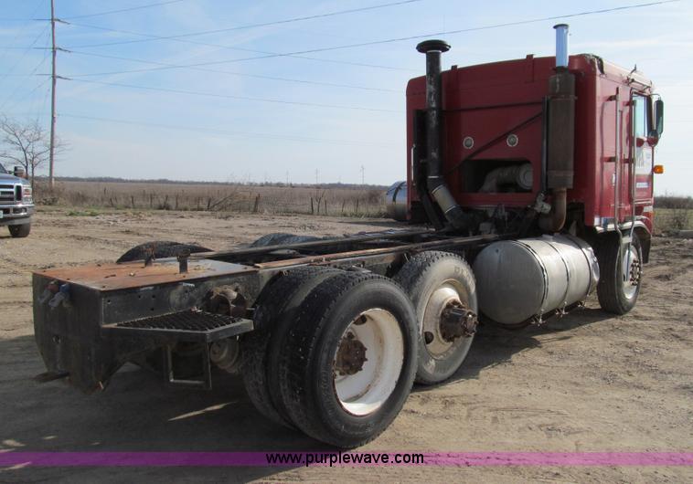 image for item E3583 1987 Kenworth semi truck