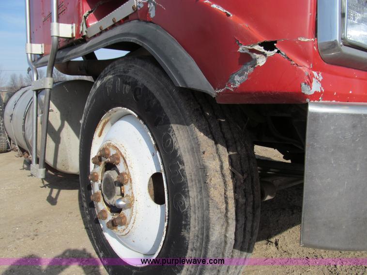 image for item E3583 1987 Kenworth semi truck