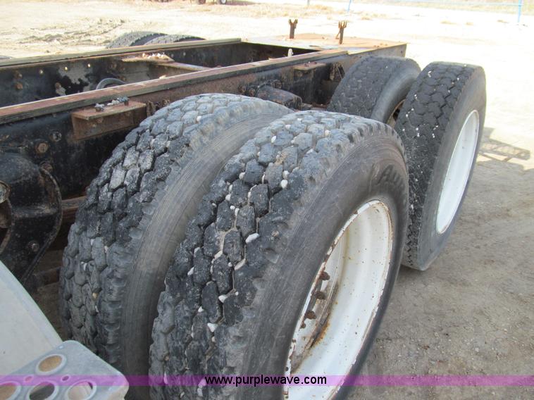 image for item E3583 1987 Kenworth semi truck