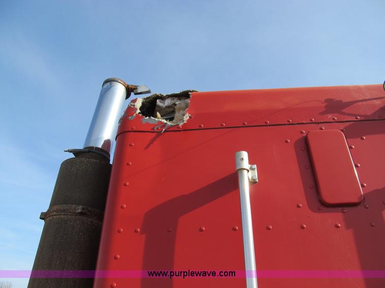 image for item E3583 1987 Kenworth semi truck