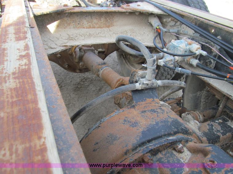 image for item E3583 1987 Kenworth semi truck