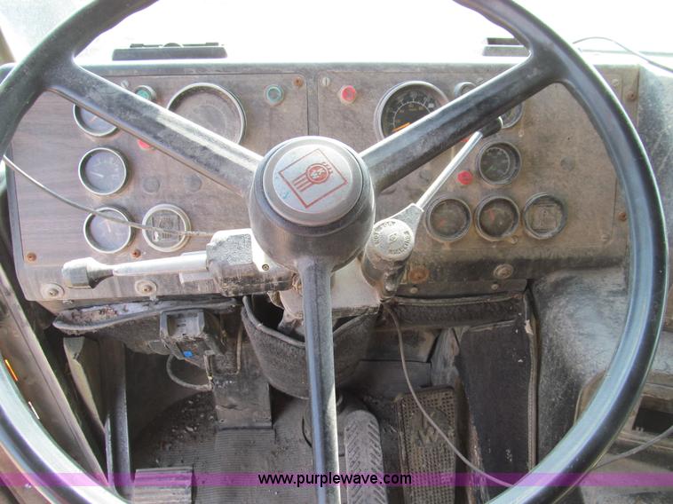 image for item E3583 1987 Kenworth semi truck