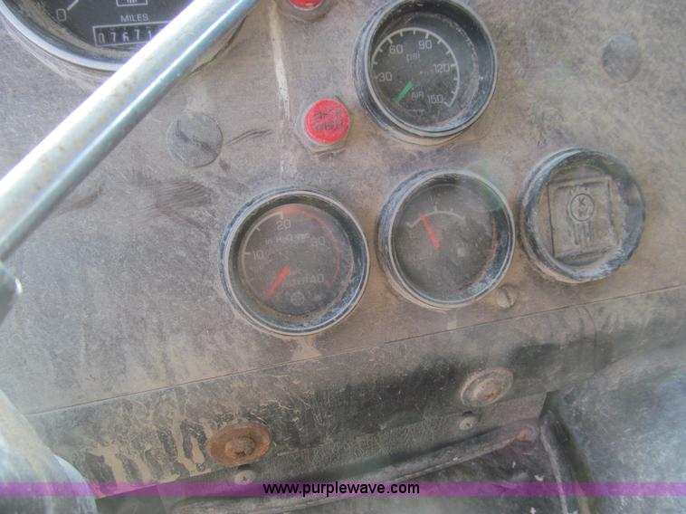 image for item E3583 1987 Kenworth semi truck