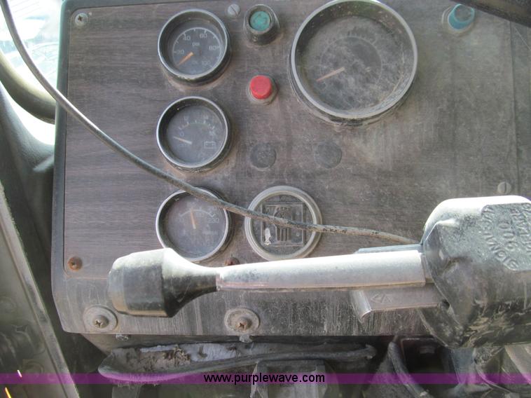 image for item E3583 1987 Kenworth semi truck