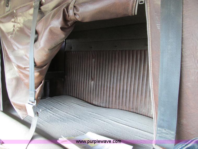 image for item E3583 1987 Kenworth semi truck