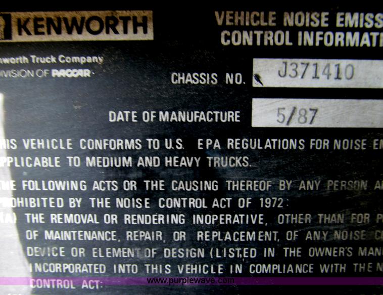 image for item E3583 1987 Kenworth semi truck