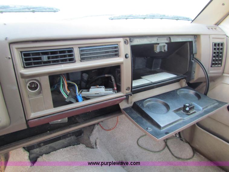 image for item E8102 1993 Chevrolet S10 pickup truck