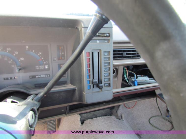 image for item E8102 1993 Chevrolet S10 pickup truck