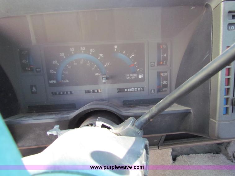 image for item E8102 1993 Chevrolet S10 pickup truck